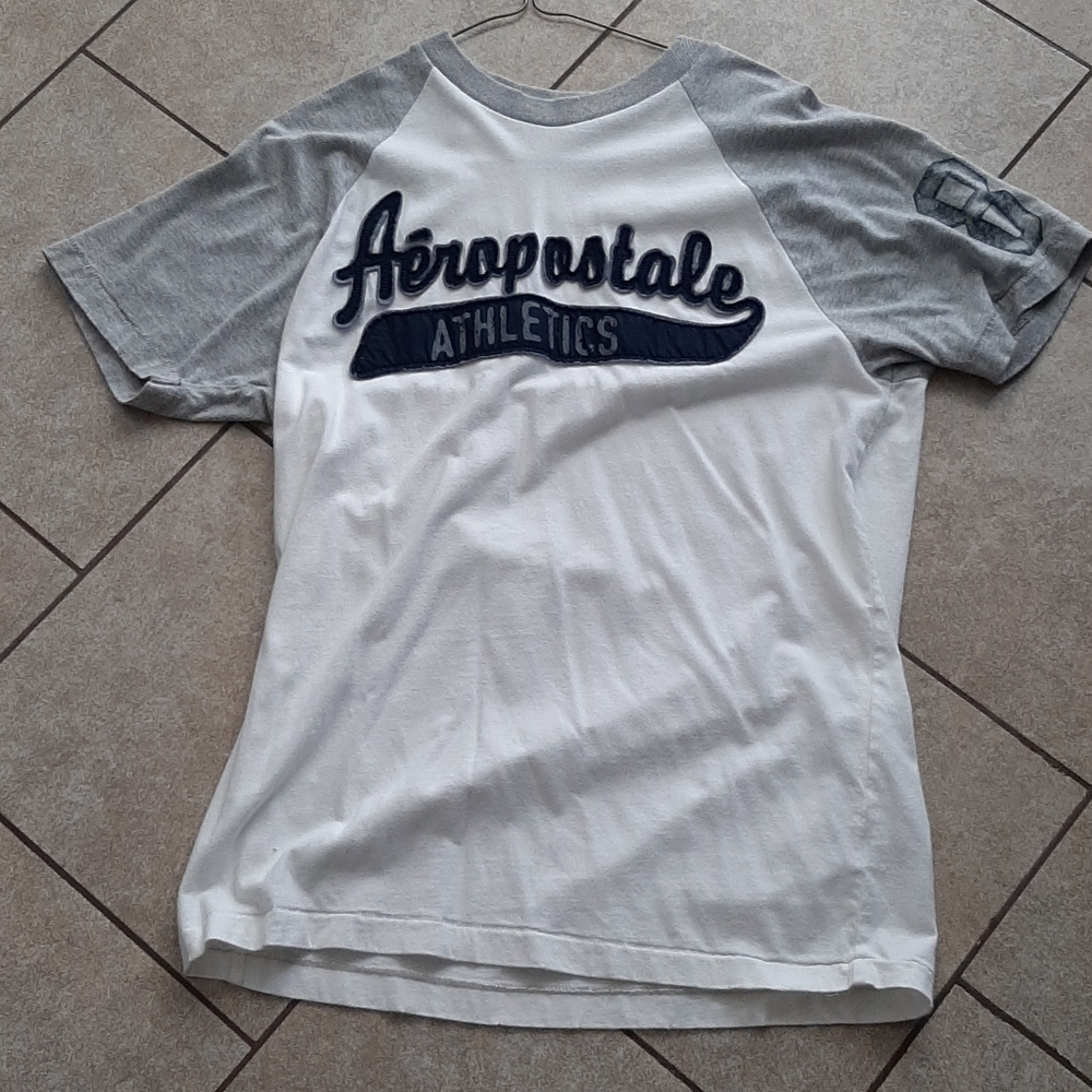 White aeropostale t shirt